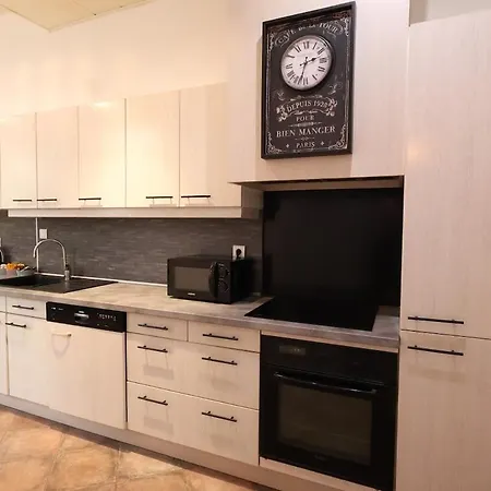 E Le Clos Des Lumieres, Maison 13 Pers Avec Jardin * Épernay