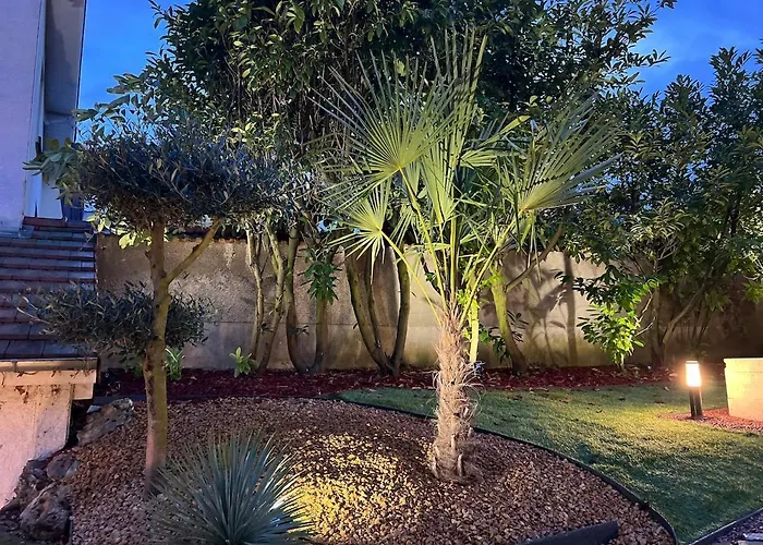 E Le Clos Des Lumières, Maison 13 Pers Avec Jardin Épernay